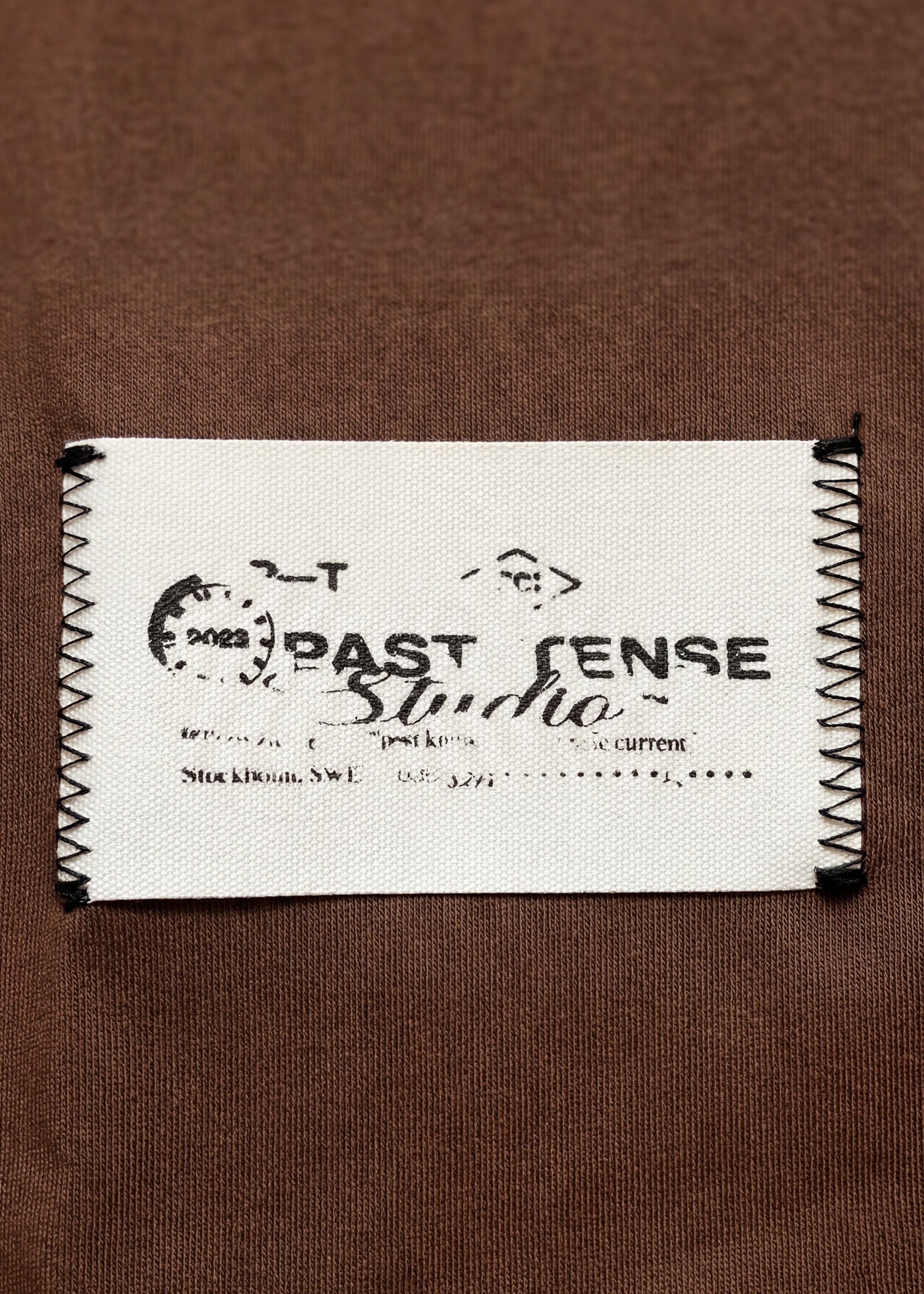 Label T-shirt - Taupe – Past Tense, view 2