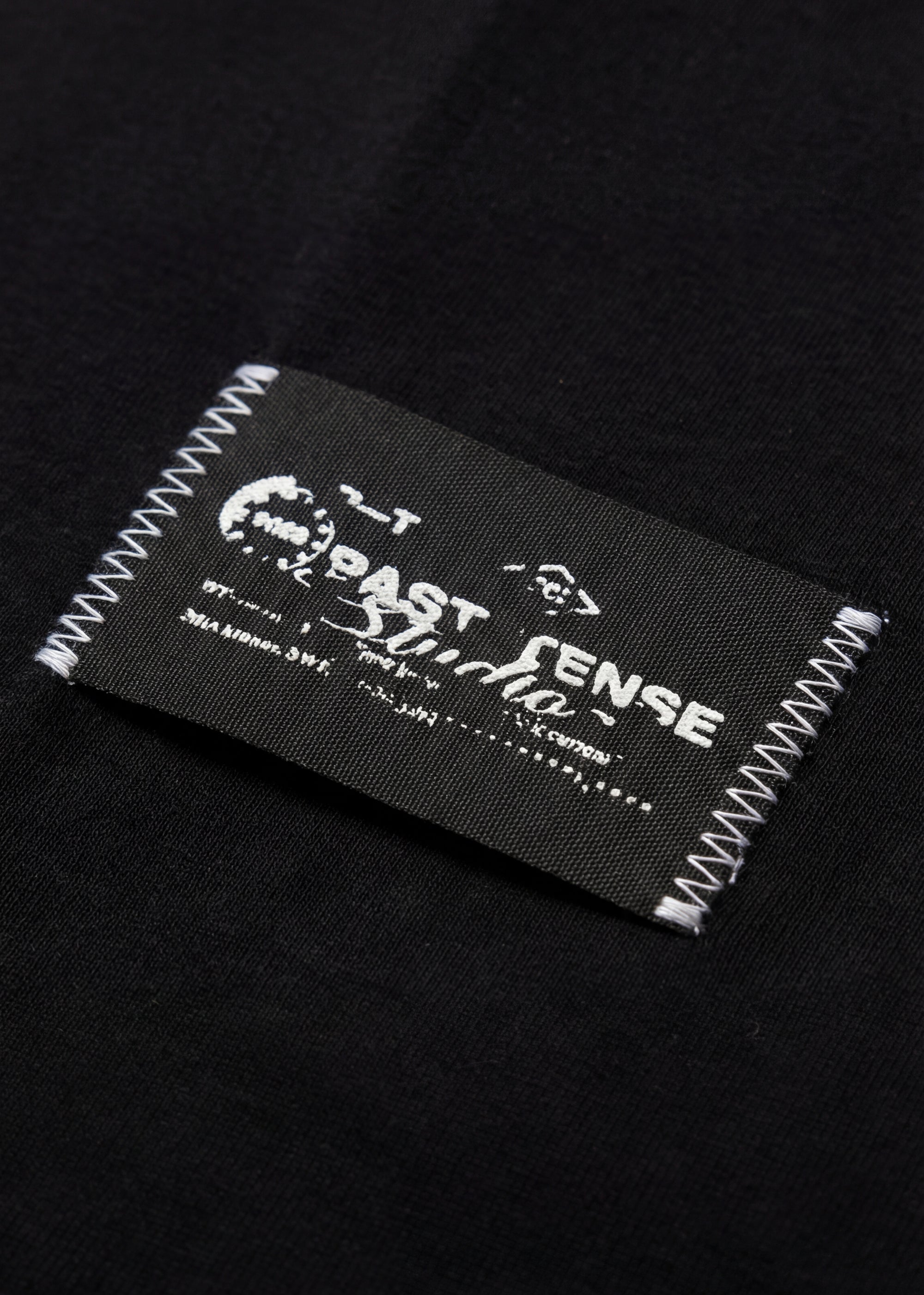 Label T-shirt - Black – Past Tense, view 2